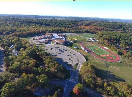 蒙特奥利弗高中2.jpg 蒙特奥利弗高中2.jpg