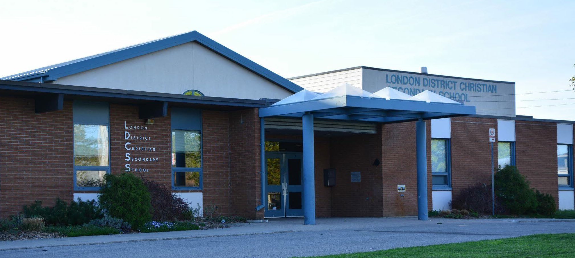 ON省-伦敦基督高中 London Christian High 20190513 更名from London District Christian Seconday School 20211104 更新学费信息-0001.jpg